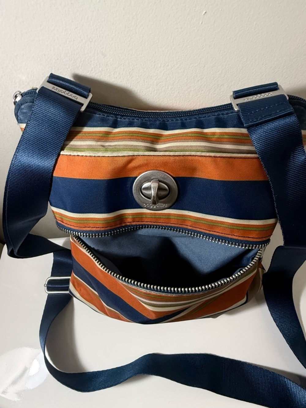 baggallini Striped Blue Orange Crossbody Bag Adjustable Strap Silver Hardware Z… - Picture 2 of 8
